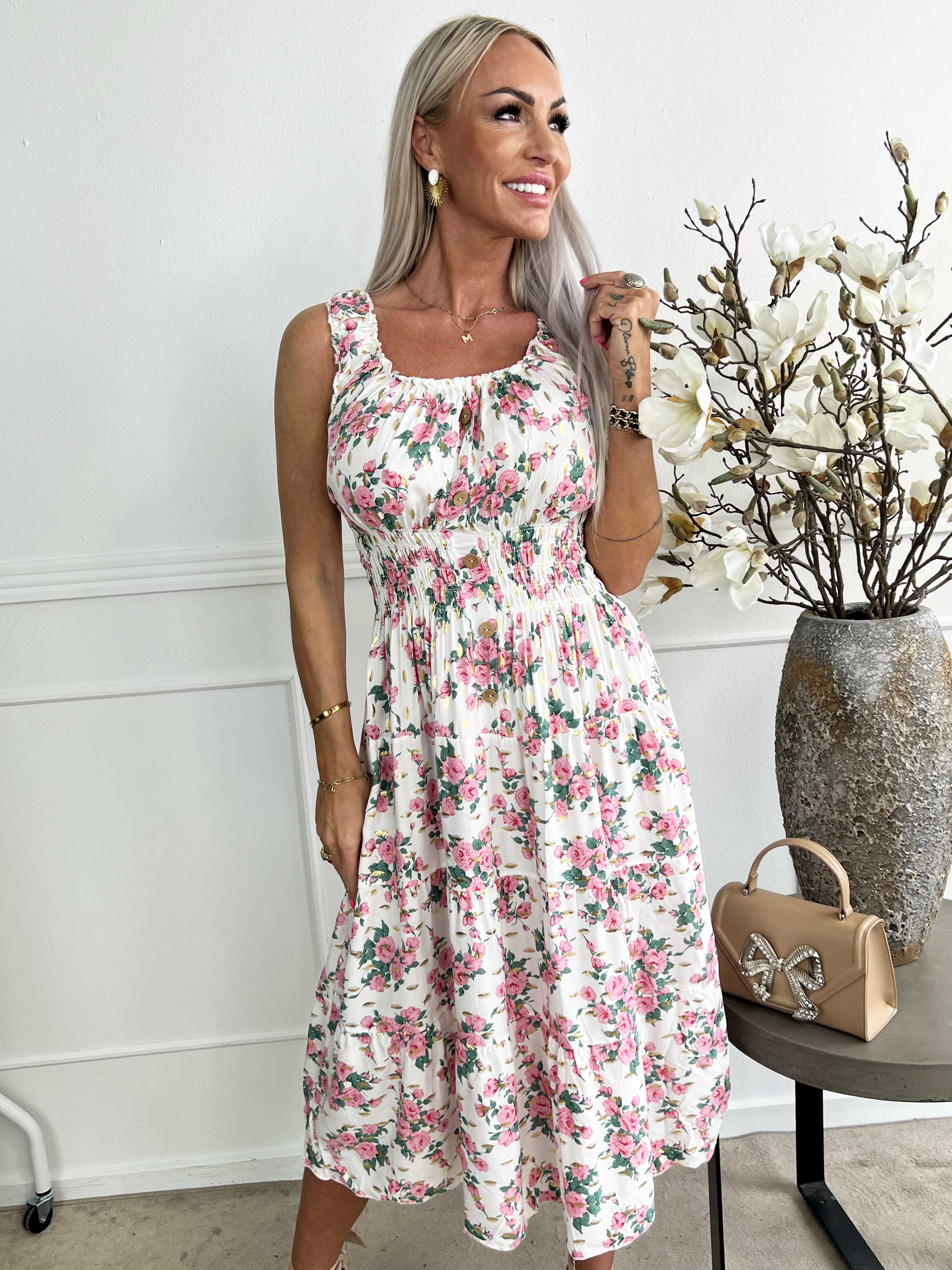Kajsa - Sød stropkjole i viskose med rosemotiver og smock